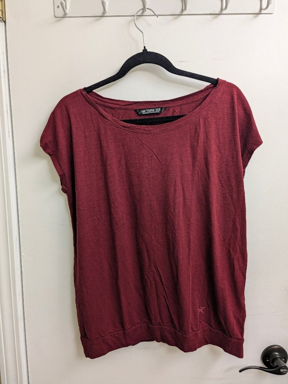 Arc'teryx Red Short Sleeve Boat Neck T-Shirt Top Size Medium Women's